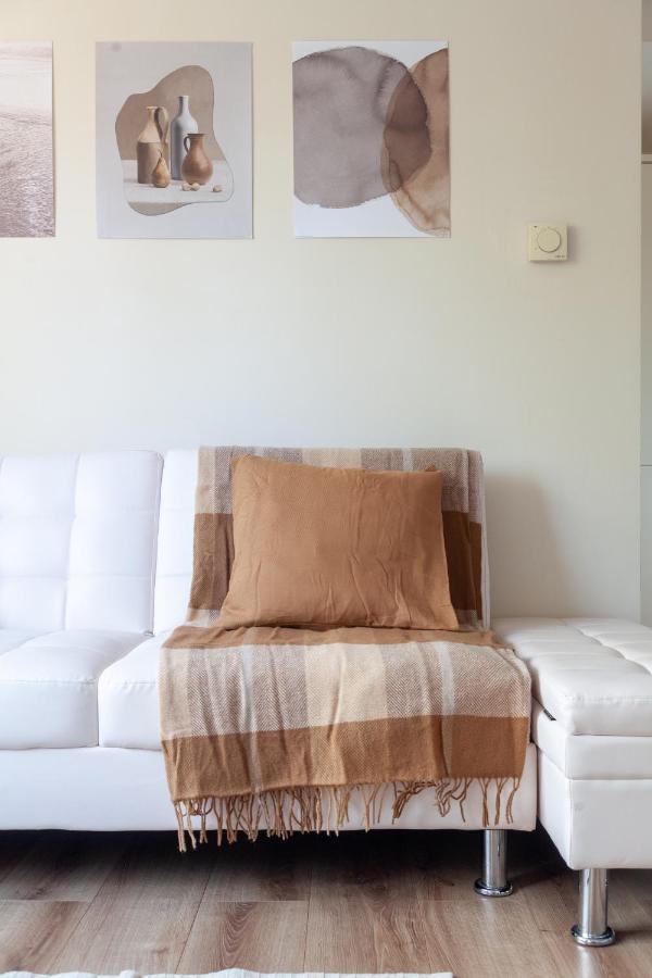 Lovely Studio Flat In Wimbledon W/ Free Parking Лондон Екстериор снимка