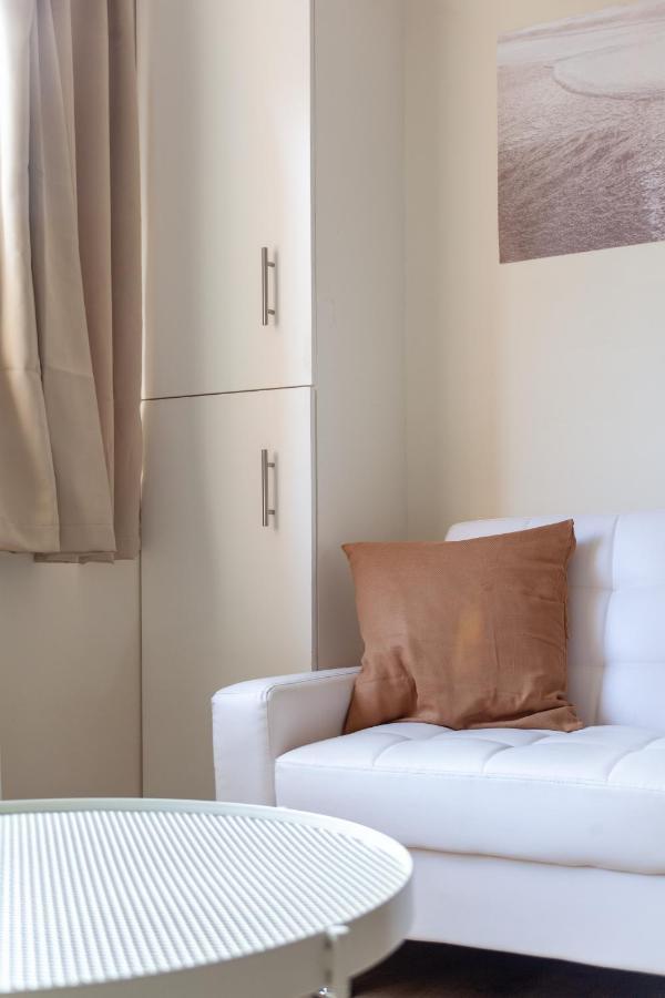 Lovely Studio Flat In Wimbledon W/ Free Parking Лондон Екстериор снимка