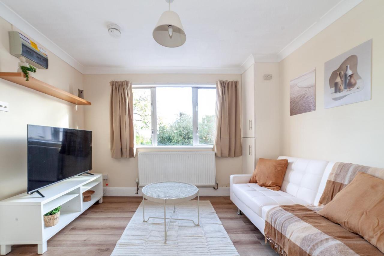 Lovely Studio Flat In Wimbledon W/ Free Parking Лондон Екстериор снимка