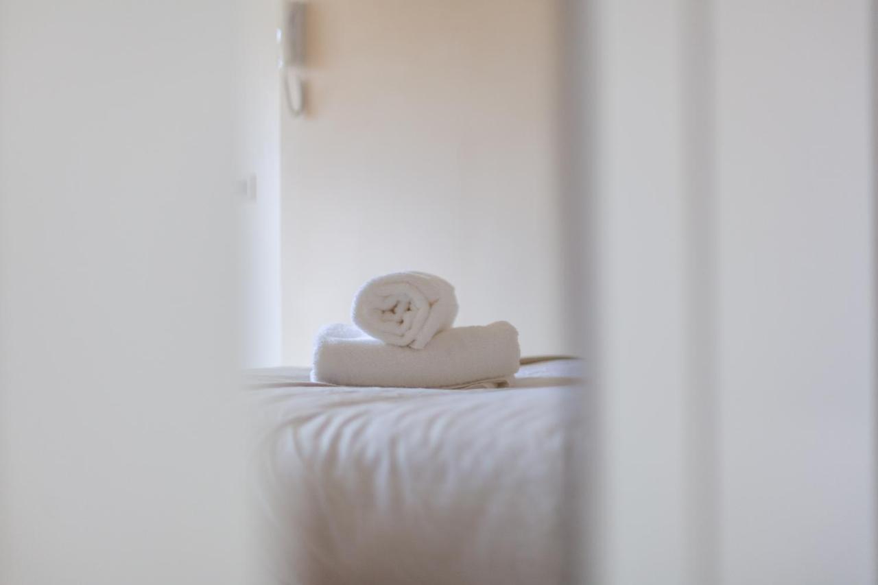 Lovely Studio Flat In Wimbledon W/ Free Parking Лондон Екстериор снимка